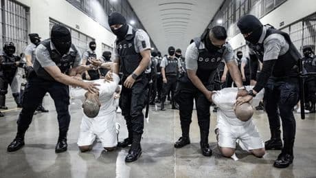 Immigré envoyé par "erreur" en prison au Salvador: l'administration Trump sommée par la Cour suprême de "faciliter" son retour