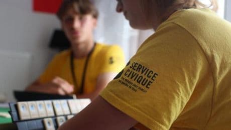 Service civique : après l’annonce de la suppression de 15 000 contrats, la sidération du monde associatif