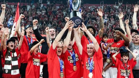 Yunanistan'da şampiyon Olimpiyakos!
