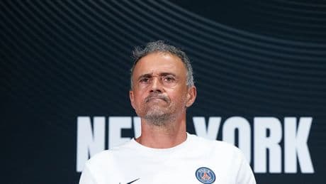 Luis Enrique se rompe la clavícula tras caerse en bicicleta y tendrá que ser operado