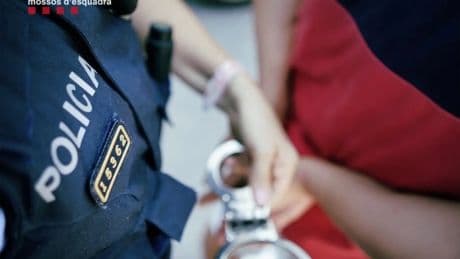Los Mossos detienen a dos jóvenes por presuntamente agredir sexualmente a una mujer en Barcelona