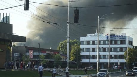 Rusia ataca por primera vez la sede del Gobierno de Ucrania: hay al menos tres muertos en Kiev