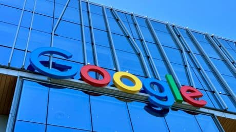 Google ha abierto la puerta a sus empleados para que quien no esté motivado se vaya voluntariamente: Zuckerberg se frota las manos