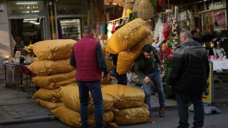 Flüchtlinge: Gehen oder bleiben? – „Ohne die Syrer bricht die türkische Wirtschaft zusammen“