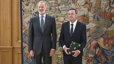 La degradación institucional del sanchismo obliga al Rey a recibir al fiscal general imputado