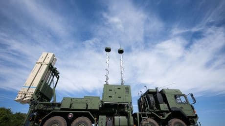 Rüstungsindustrie: Wie ein kleines Unternehmen die Stromversorgung für Panzer und Flugabwehrraketen sichert