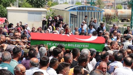 Trafik kazasında ölen Yenifakılı Belediye Başkanı Sarıaslan'ın cenazesi defnedildi