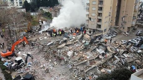Depremde 14 kişinin öldüğü Arıkan Otel'e ilişkin 3 kamu görevlisine dava