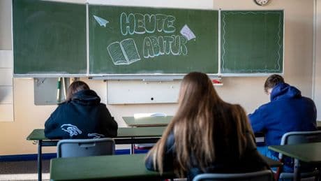Debatte um Schulnoten: "Einser-Abi-Flut": Hat Deutschland ein Bestnoten-Problem?