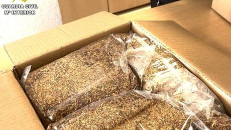 Intervienen 13 kilos de tabaco picado de contrabando en una empresa de paquetería de Bizkaia