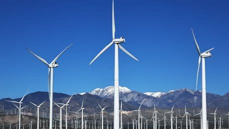 "L'arnaque du siècle": l'administration Trump pourrait imposer des droits de douane sur les éoliennes