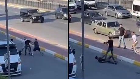 Trafiğin ortasında birbirine girdiler! Çekiçler, sopalar havada uçuştu