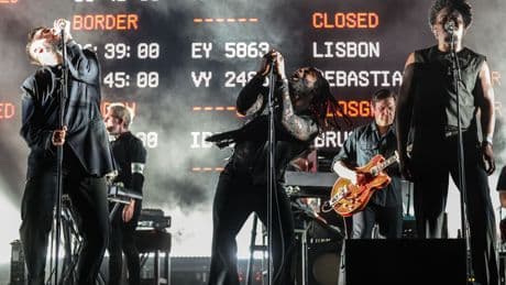 İngiliz müzik grubu Massive Attack, Kuzey Makedonya'daki konserinde Filistin'e destek mesajı verdi