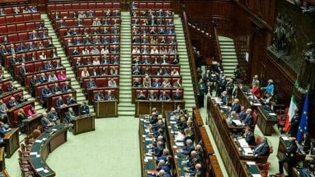 Leggi ?veloci?, stretta sui trasfromisti: la Camera cambia regole per diventare più produttiva