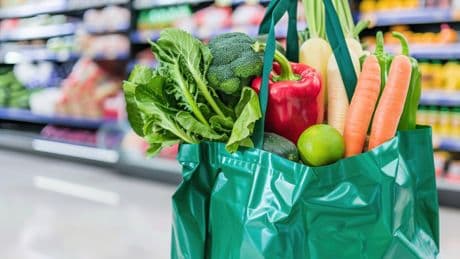 Por qué la Generación Z no come suficientes verduras, aunque cree que sí