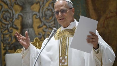 León XIV acude a la tumba de Francisco