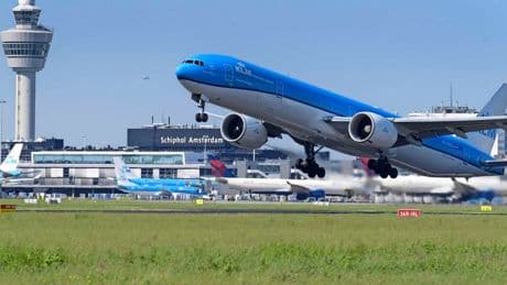 KLM blijft ’extreem hoog’ aantal verre vluchten annuleren door nieuwe panne