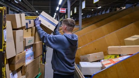 Sonderzuschlag: „DHL nutzt seine Machtposition aus“