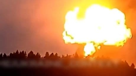 Grote vuurbal boven Russische haven na droneaanval Oekraïne