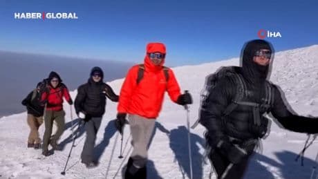 Dünyanın dört bir yanından geldiler, Ağrı Dağı zirvesine tırmandılar