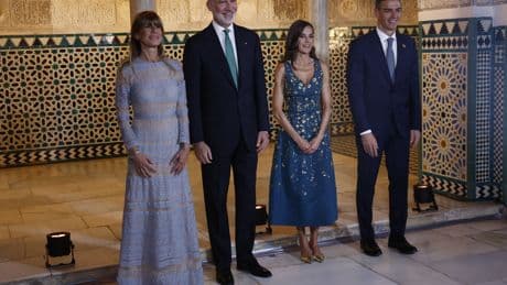 Pedro Sánchez y Begoña Gómez, protagonistas de un nuevo fallo de protocolo ante los Reyes en Sevilla