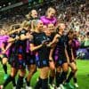 Engeland doet het opnieuw: ploeg van Wiegman verslaat na verlenging Italië en staat wederom in finale