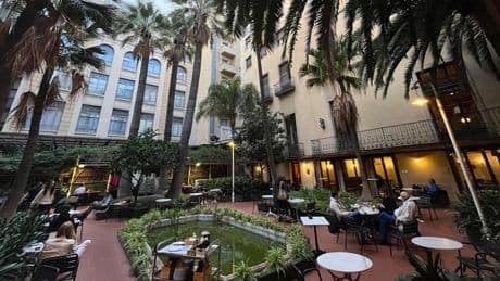 El Ateneu Barcelonès atrae a 'expats' ávidos de lengua y cultura catalana