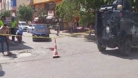 Akraba ailelerin kavgası kanlı bitti: 1 ölü, 3 yaralı