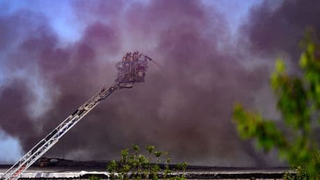 Einsatz in Dresden: Brand auf Wertstoffhof: Feuerwehr Dresden im Großeinsatz
