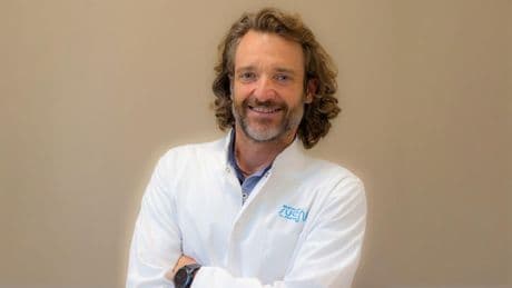 Javier Albares, doctor especialista en neurofisiología: “Las altas temperaturas afectan nuestro descanso porque el cuerpo necesita bajar su temperatura para iniciar el sueño”