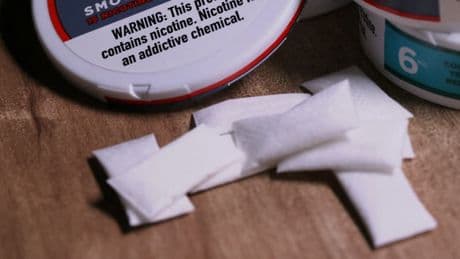 Dépendance, intoxications... Pourquoi les sachets de nicotine seront bientôt interdits par l'État