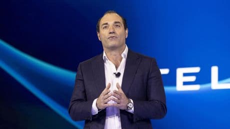 Fin des ventes de voitures thermiques en 2035 : l’objectif n’est «pas réaliste» en l’état, selon le patron de Stellantis