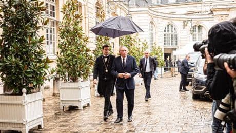 Vote de confiance : François Bayrou se dit « prêt à examiner toute solution » autre que la suppression des jours fériés