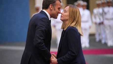 Diplomatie: Zeichen der Annäherung: Meloni empfängt Macron in Rom