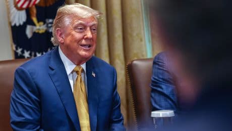 Trump impone un arancel del 50% al cobre y contempla uno del 200% a las farmacéuticas