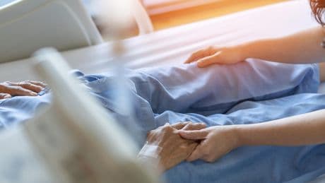 «Nous accompagnons nos assurés de leur premier à leur dernier souffle»: ces amendements proposés par une mutuelle pour élargir l’accès à l’aide à mourir