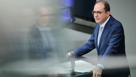 Bundesinnenminister: Dobrindt will Sicherheitsbehörden mit mehr Befugnissen ausstatten