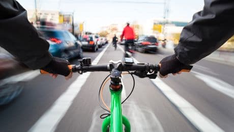 Durchschlängeln auf dem Fahrrad: Das regt Autofahrer richtig auf