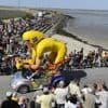 Tour de France 2025 : à quelle heure la caravane et les coureurs passent jeudi 10 juillet 2025