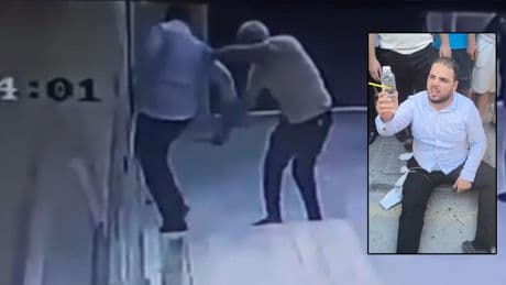 Mersin'de müezzin bıçaklandı: O anlar kamerada