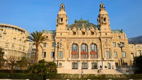L’Opéra de Monte-Carlo par Charles Garnier, une salle de concert exubérante bâtie en un temps record