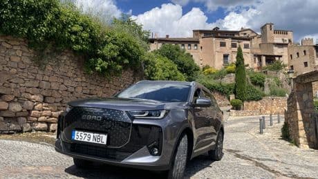 Ebro S700 PHEV, primeras impresiones: este híbrido enchufable chino de alma española aspira a ser el nuevo coche del pueblo