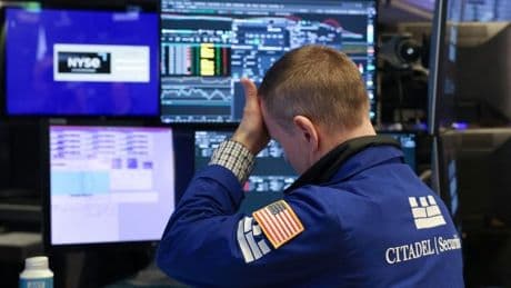 Los inversores huyen del riesgo y el petróleo se desboca con el ataque de Israel a Irán