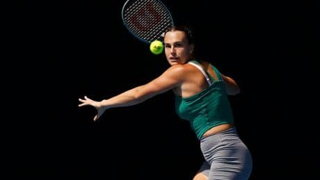 Van onstuimige klappen tot precisiewapens: zo perfectioneerde toptennisser Aryna Sabalenka haar grillige spel