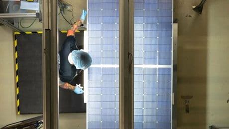 GMB, Meyer Burger & Co.: Volle Dächer, leere Werkhallen: Das China-Dilemma der Solarwirtschaft
