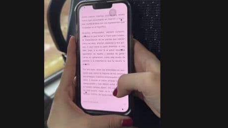 Elena Monje, farmacéutica, sobre el malestar al mirar el móvil durante los viajes en coche: "Ayuda a prevenir el mareo por movimiento"
