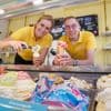 IJs is hot, maar Joep en Simone merken in hun Oosterhoutse zaak dat smaken verschil­len: ‘Oudere háát smurfenijs’