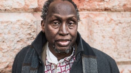Kenia’s bekendste schrijver Ngugi wa Thiong’o haalde de Afrikaanse machtselites meesterlijk over de hekel
