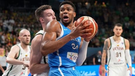 EuroBasket : guidée par Antetokounmpo, la Grèce défiera la Turquie en demi-finale