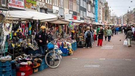 Grote controle op mensenhandel Amsterdamse Albert Cuypmarkt